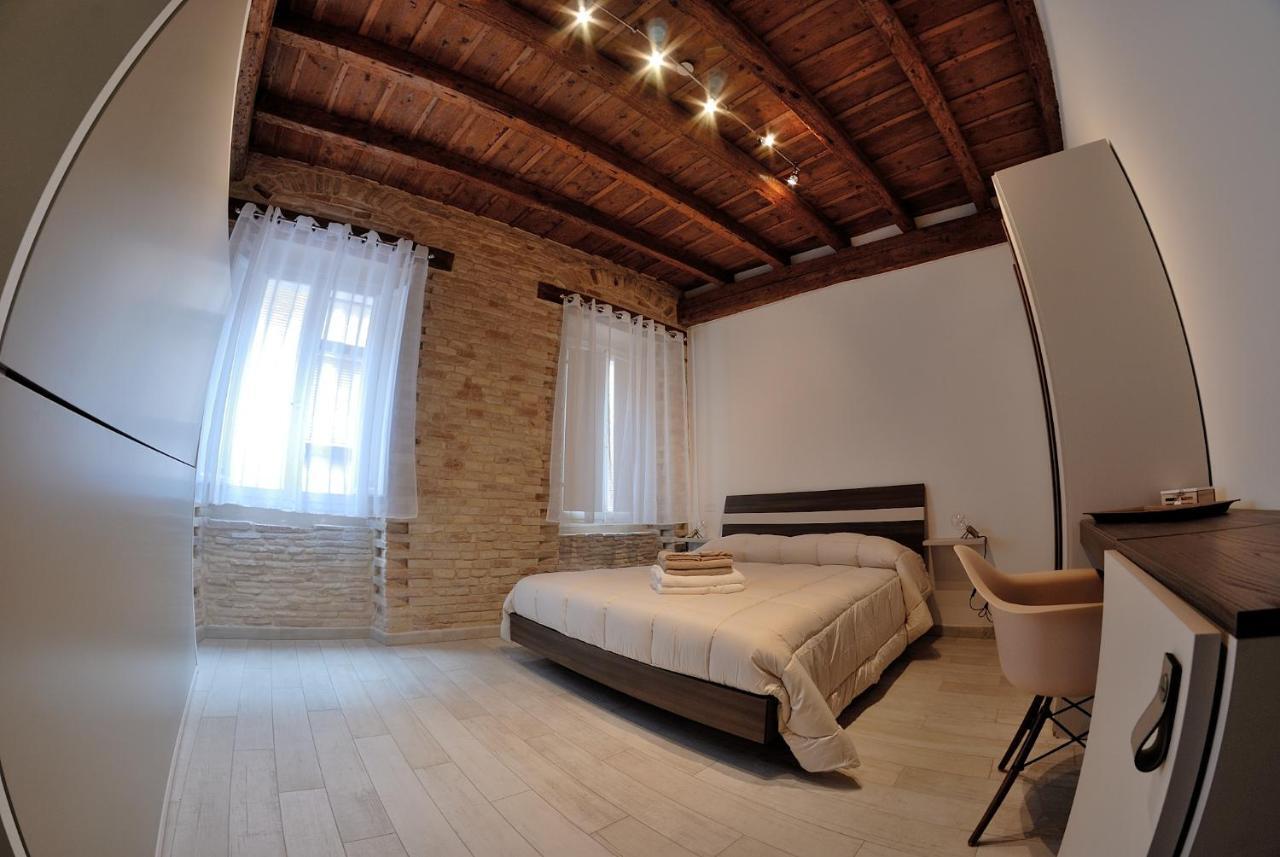 B&B Del Corso โลเรโต ภายนอก รูปภาพ