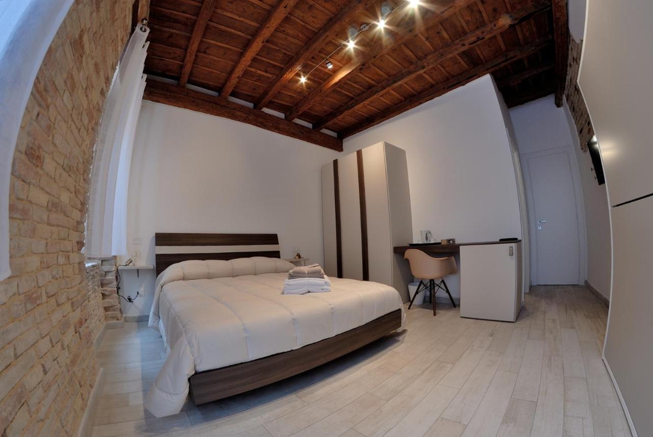 B&B Del Corso โลเรโต ภายนอก รูปภาพ