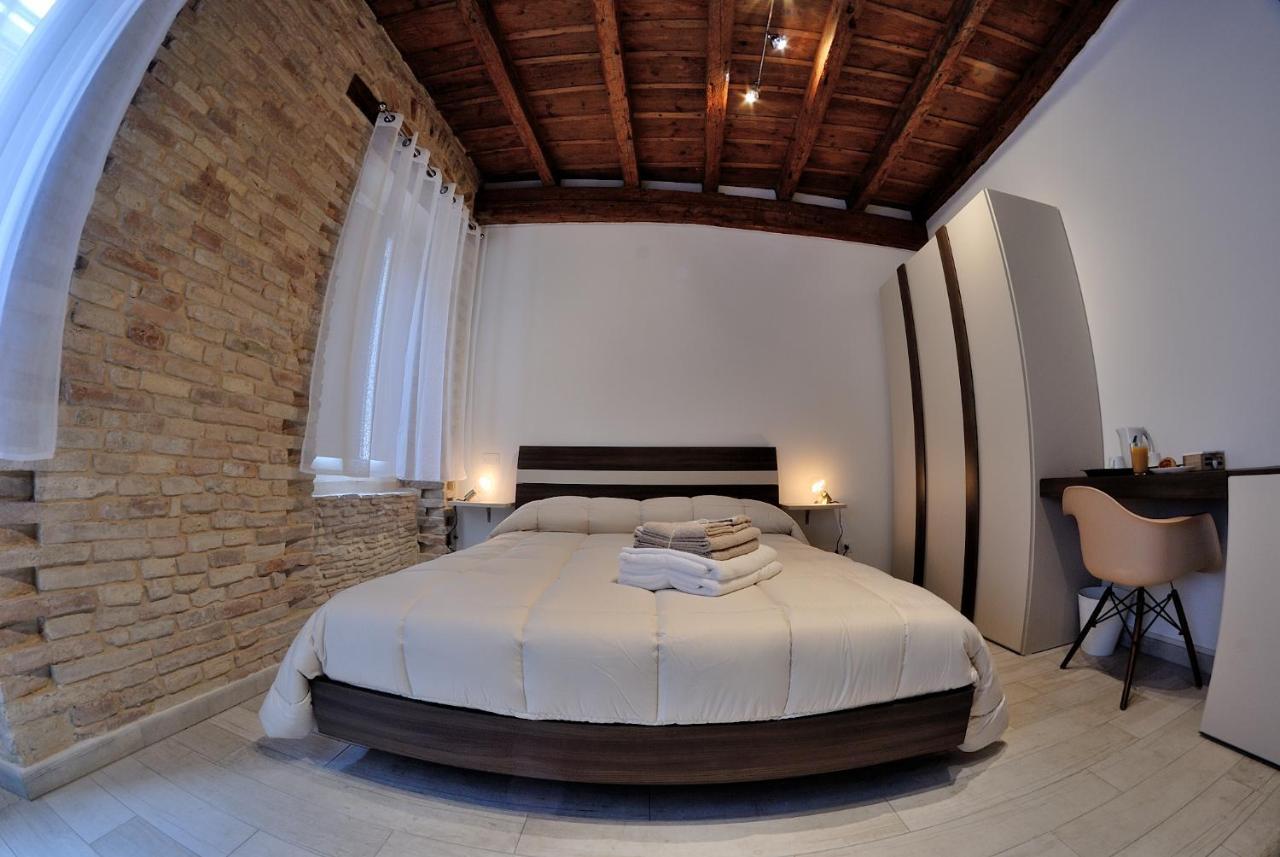 B&B Del Corso โลเรโต ภายนอก รูปภาพ